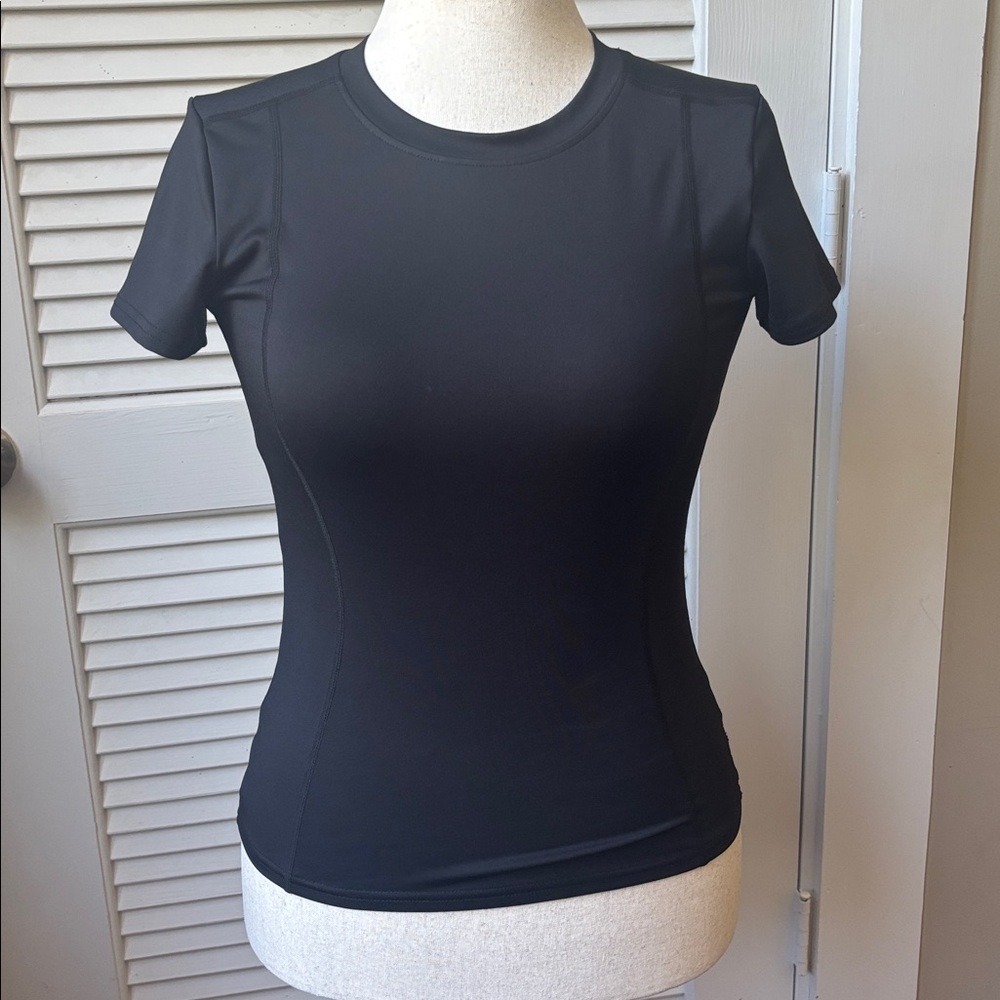 Loovoo size medium black compression T shirt